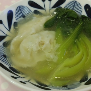 餃子と青梗菜の中華スープ